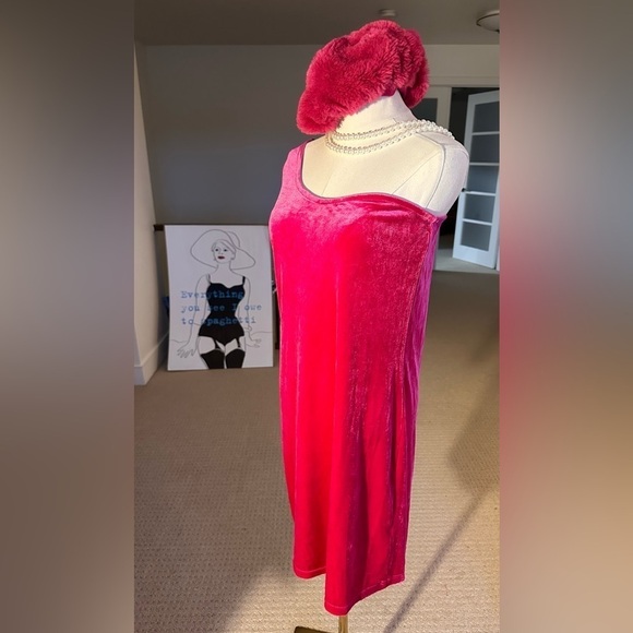 TWiK  one Shoulder
Velvet Bodycon Dress - Picture 7 of 13